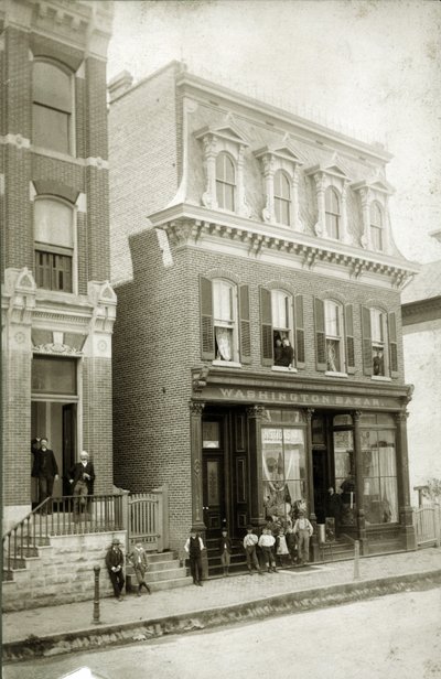Washington Bazaar and Entrance to Bank Building, Main Street by Chicago Steffens